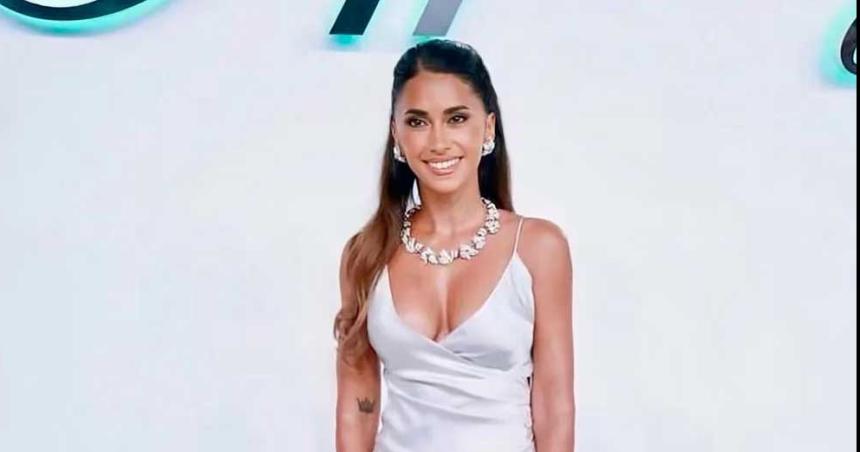 Exhibiendo una exclusiva coleccioacuten de joyas Antonela Roccuzzo brilloacute en Meacutexico