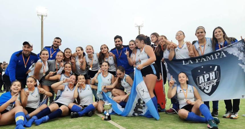 El Sub-14 de La Pampa de hockey arrasoacute en Bahiacutea Blanca