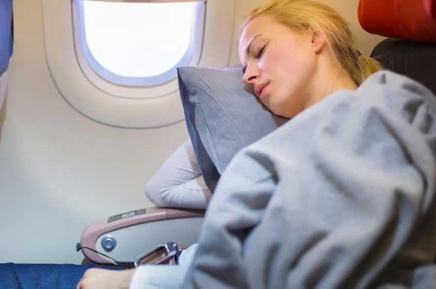 Vuelos de larga distancia- 8 consejos de expertos para dormir mejor y despertar renovado