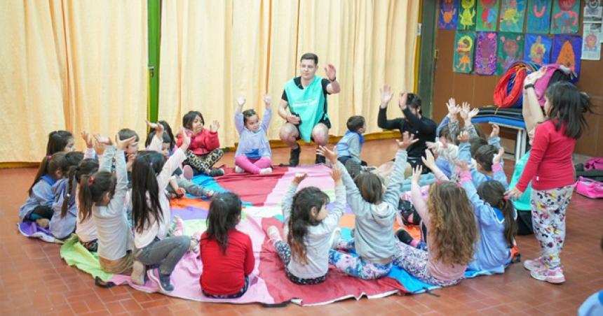 Promocionan derechos de los nintildeos y adolescentes