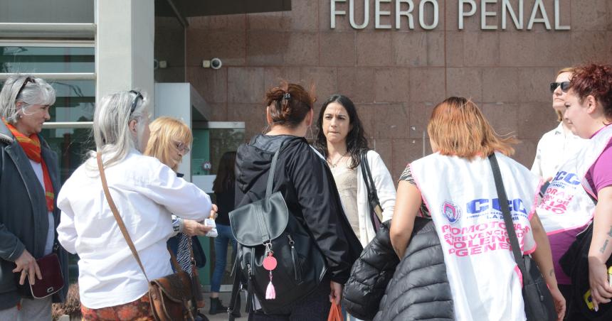 Fijaron en 10 antildeos la pena de Yanina Coronel