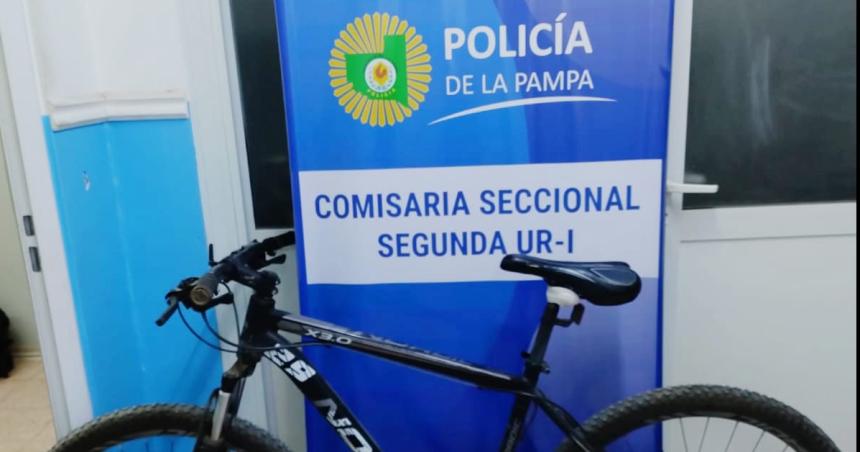 Le robaron la bicicleta y se resistioacute a los golpes