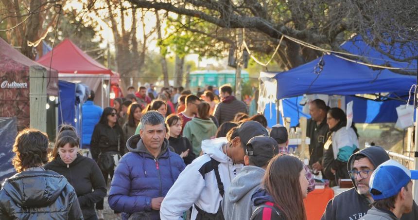 Maacutes de cien expositores y gran cantidad de ventas en FeriArte