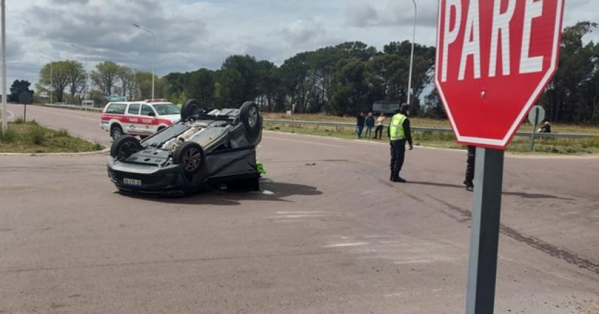 Choque y vuelco en el cruce de rutas 35 y 18