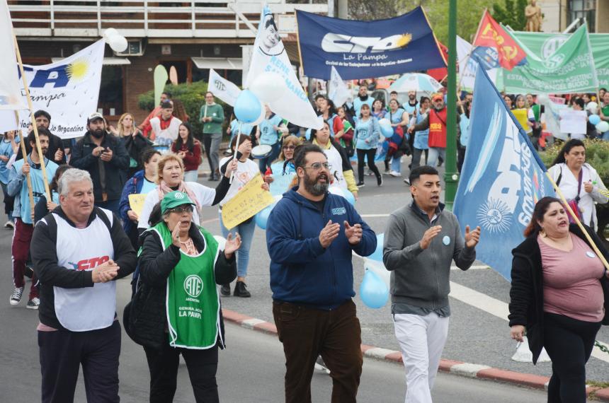 Levantaron el paro previsto para el lunes en el servicio de Pediatriacutea