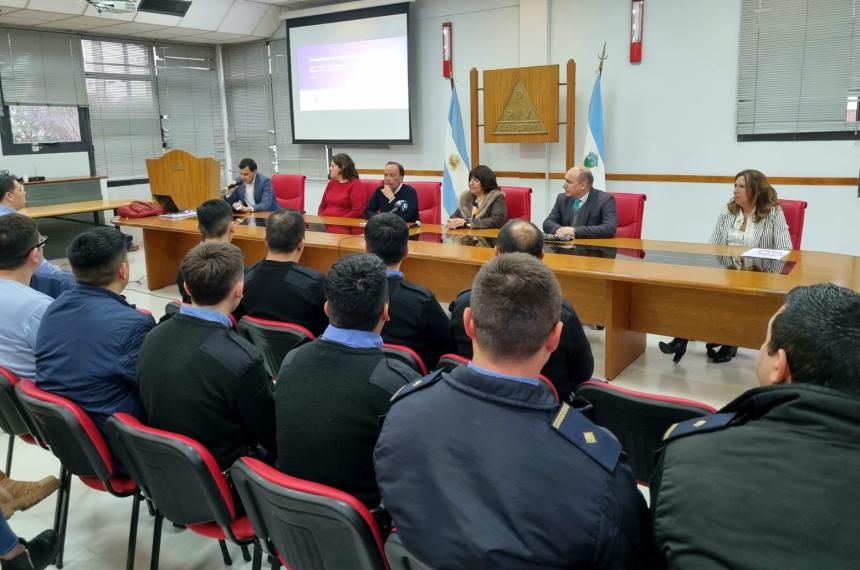 Seguridad organizoacute capacitacioacuten para la atencioacuten de varones condenados por abuso de menores