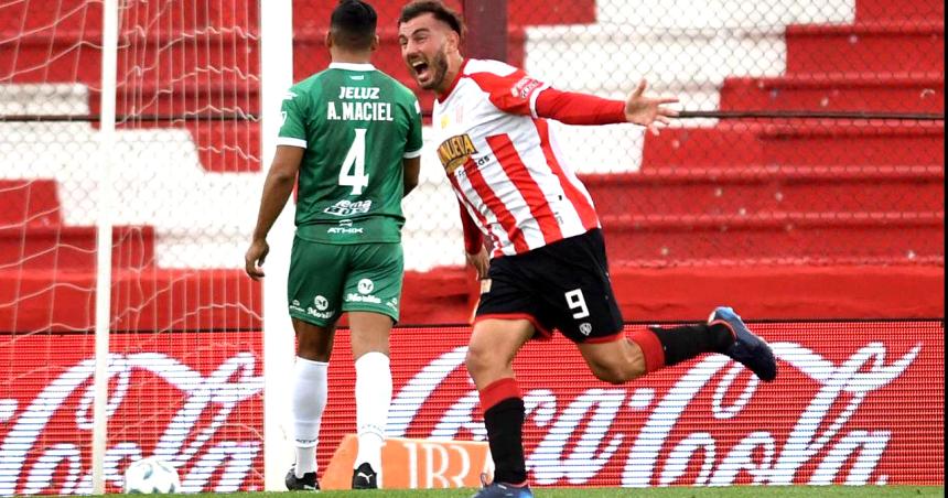 Domiacutenguez le dio el triunfo a Barracas