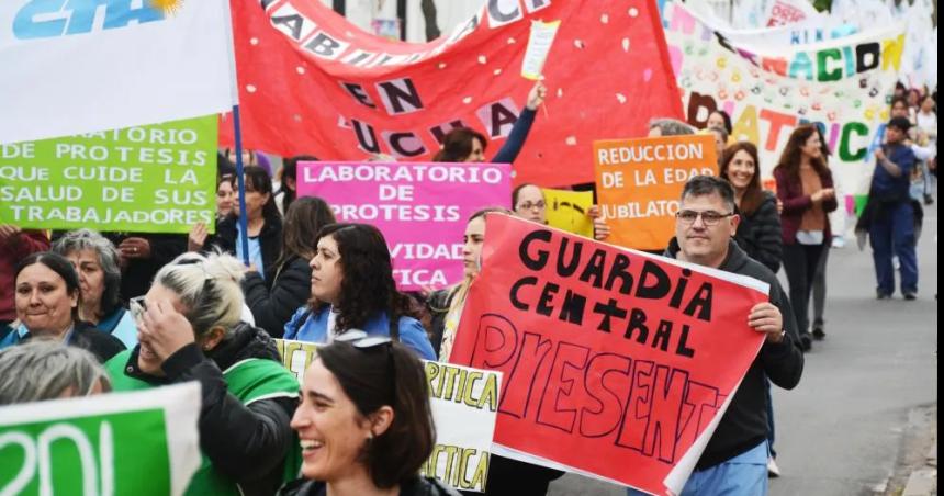 Queremos seguir teniendo salud puacuteblica libre y gratuita