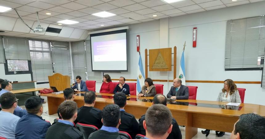 Seguridad organizoacute capacitacioacuten para la atencioacuten de varones condenados por abuso de menores