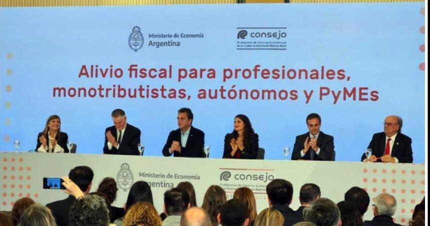 Massa anuncioacute medidas de alivio fiscal para pequentildeos contribuyentes y PyMEs
