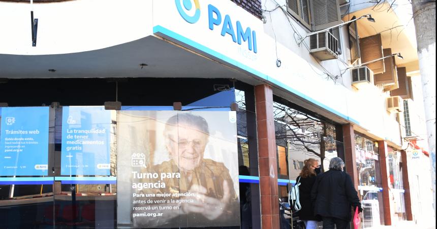 Cliacutenicas y Sanatorios retoman la atencioacuten a afiliados de PAMI