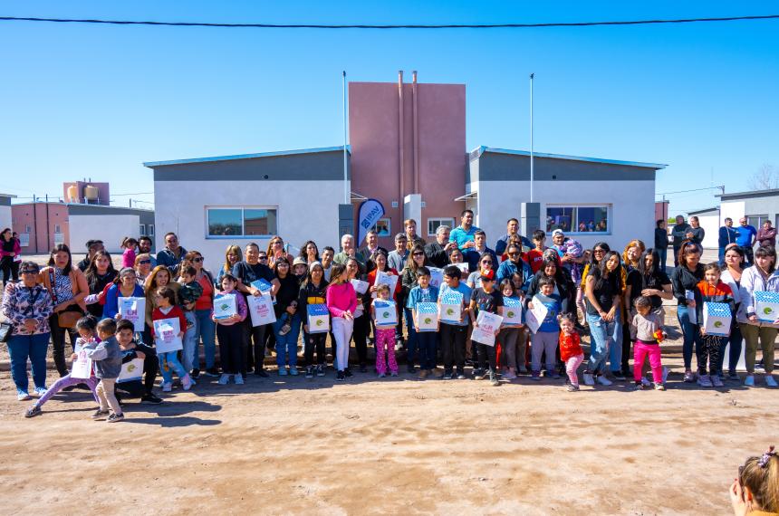 Un total de 19 familias recibieron su casa en Santa Isabel
