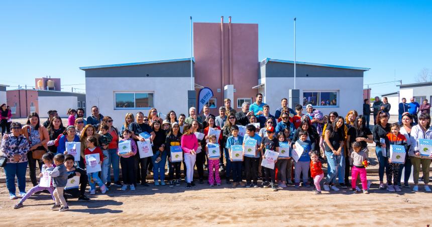 Un total de 19 familias recibieron su casa en Santa Isabel
