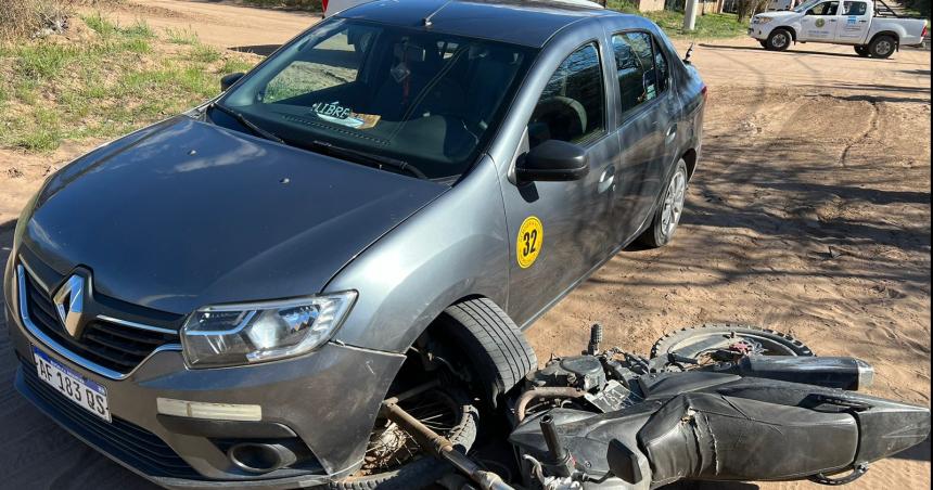 Circulaba a alta velocidad y chocoacute contra un taxi- se quebroacute un tobillo