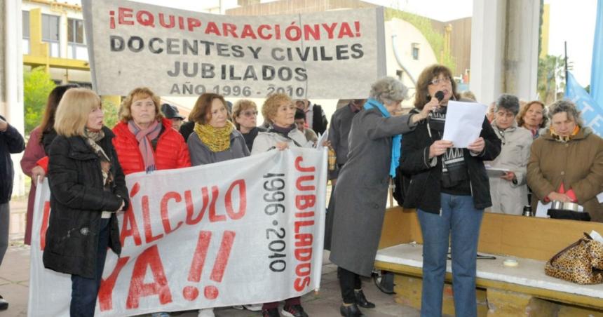 Con reclamos por los jubilados los Centros recuerdan el primer haber otorgado