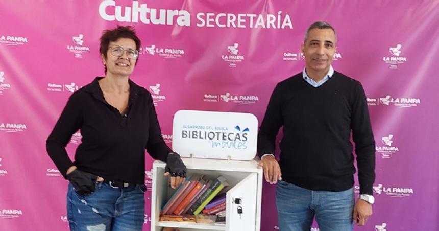 Algarrobo del Aacuteguila incorporoacute una biblioteca moacutevil para lugares puacuteblicos