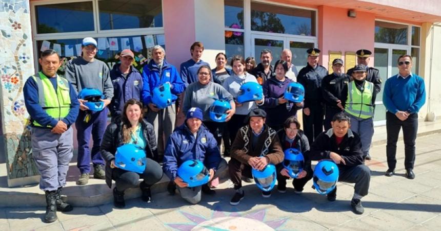 Entregaron cascos a motociclistas de Roloacuten