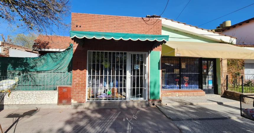 Dantildearon la vidriera de una tienda en Zona Norte con fines de robo