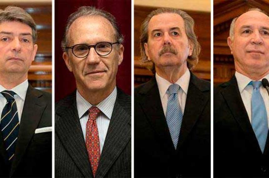 Juicio poliacutetico- presentaraacuten cargos por mal desempentildeo contra los integrantes de la Corte