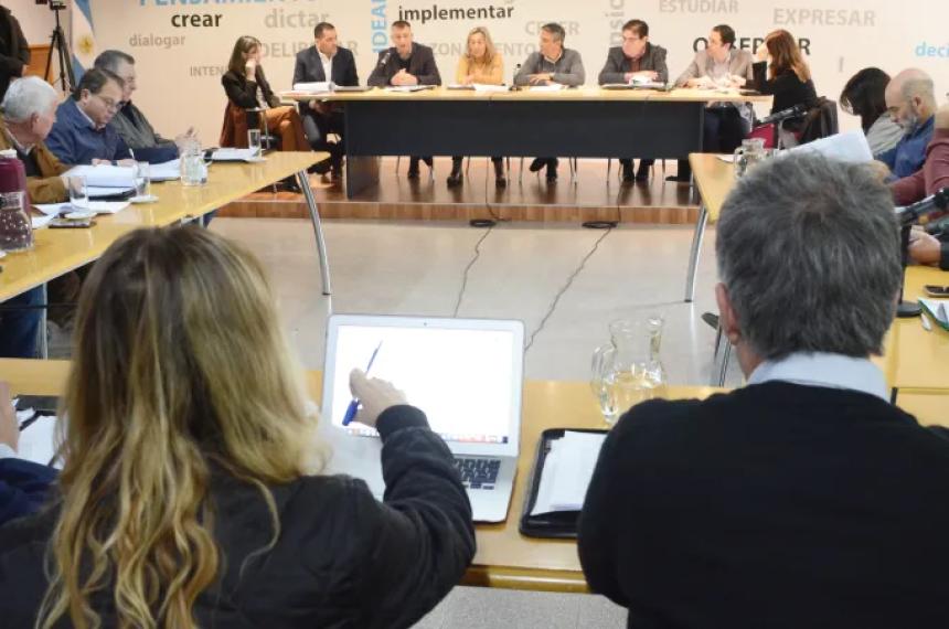Este jueves votan el fondo adicional a la coparticipacioacuten y la UCR auacuten no definioacute postura