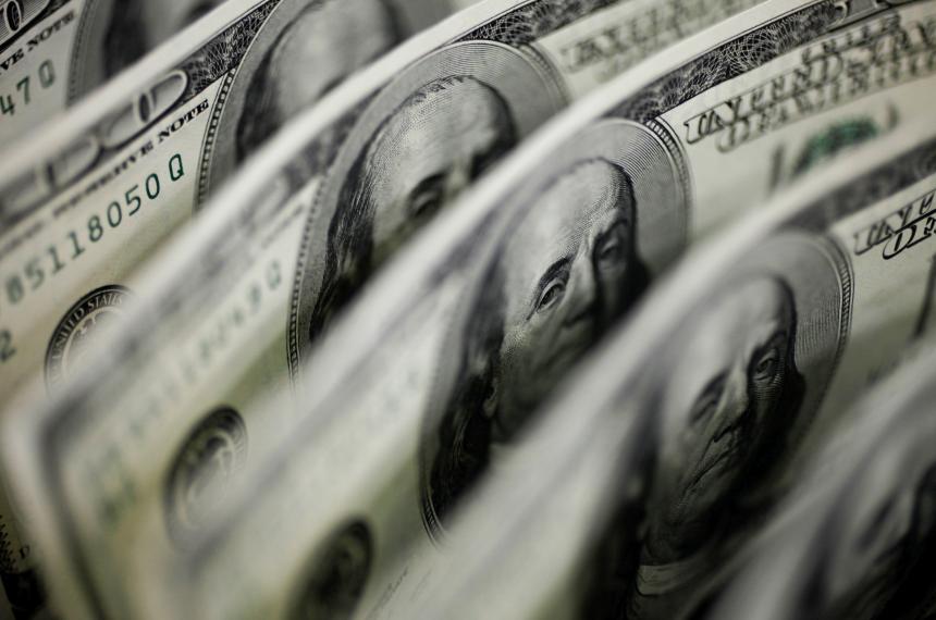 Otra subida del doacutelar- el blue cotiza a  845 para la venta