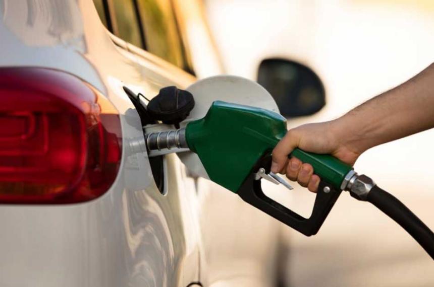 Suba de precio mayorista y demora en importaciones detraacutes de la falta de combustible