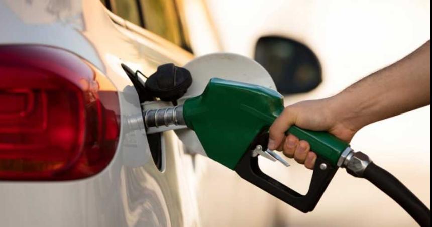 Suba de precio mayorista y demora en importaciones detraacutes de la falta de combustible