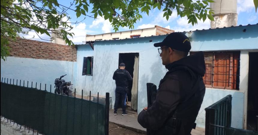 Recuperan televisores y sillas de un robo a la escuela 221- cuatro menores involucrados