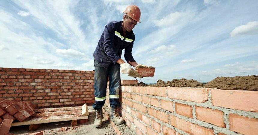 El desempleo es el maacutes bajo desde 2004 y crecioacute la mayoriacutea de actividades productivas