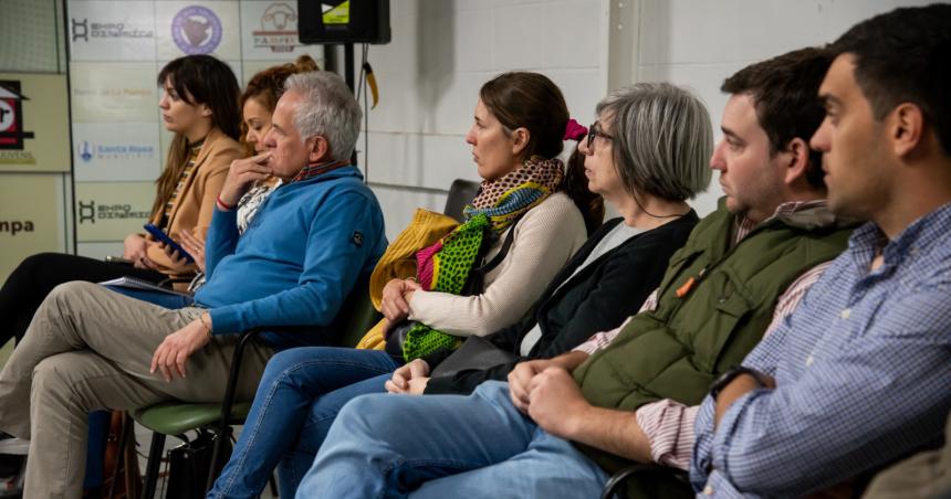 Debatieron sobre produccioacuten sustentable y gestioacuten de envases de agroquiacutemicos