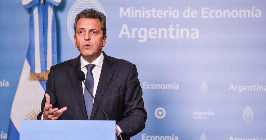 En medio de la suba del doacutelar Massa anuncia un refuerzo para las reservas