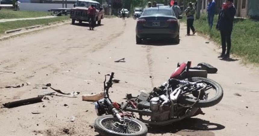 Un motociclista herido tras un choque con un auto