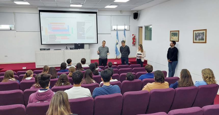 El Tribunal de Cuentas muestra su tarea en colegios