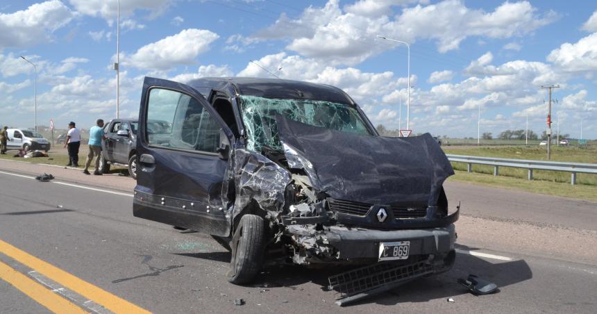 Fuerte choque y vuelco en el cruce de las rutas 35 y 14