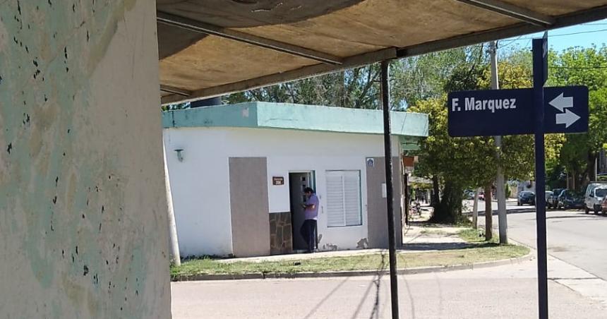 Detuvieron a dos joacutevenes acusados de retener y de abusar de una menor