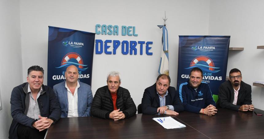 Habilitan a guardavidas de La Pampa a trabajar en todo el paiacutes