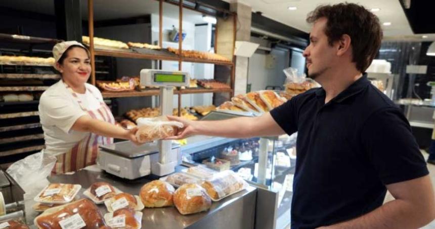 El Gobierno actualizoacute el valor de referencia del trigo e impactariacutea en el precio del pan
