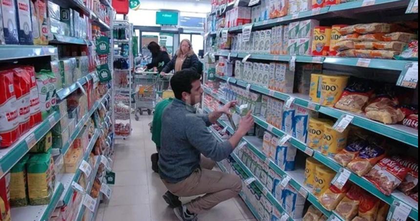Supermercados podraacuten suspender a trabajadores por razones econoacutemicas