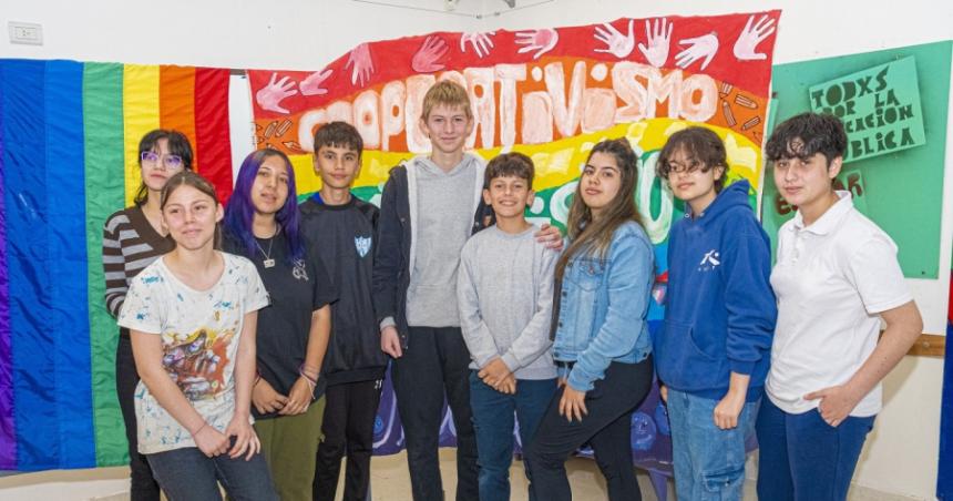 Alumnos del secundario Paulo Freire presentaron su cooperativa escolar