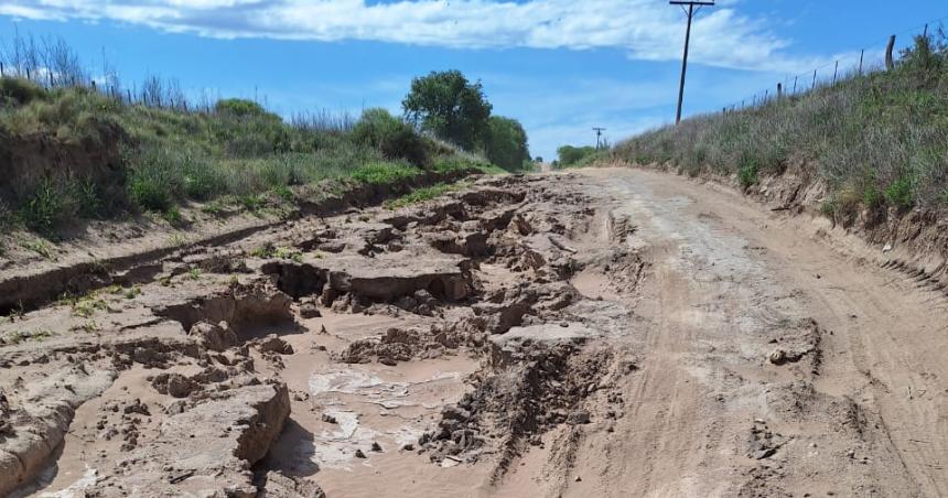 Un camino rural cerca de La Arantildea intransitable