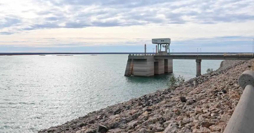 El lago Casa de Piedra sigue recuperando caudal