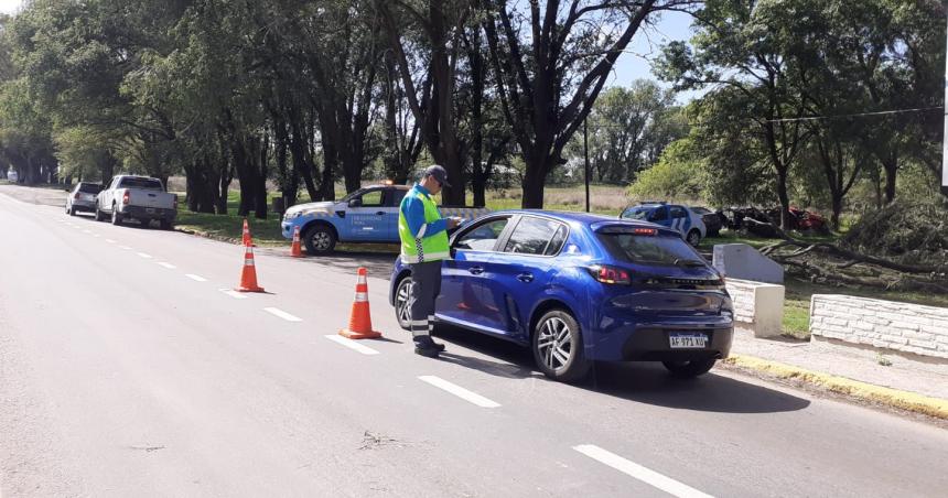 Retuvieron un auto y labraron varias infracciones sobre la ruta nacional 5 