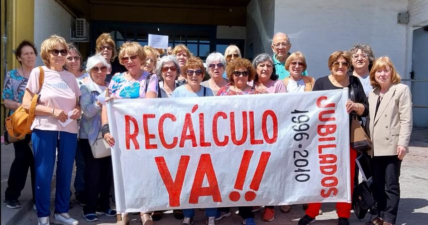Jubilados del recaacutelculo pidieron una audiencia al gobernador para plantearle su reclamo