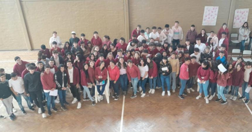 Difunden entre joacutevenes la educacioacuten cooperativa