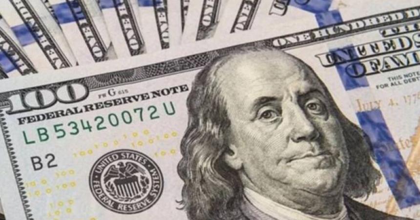 El doacutelar blue cae y cotiza a  890