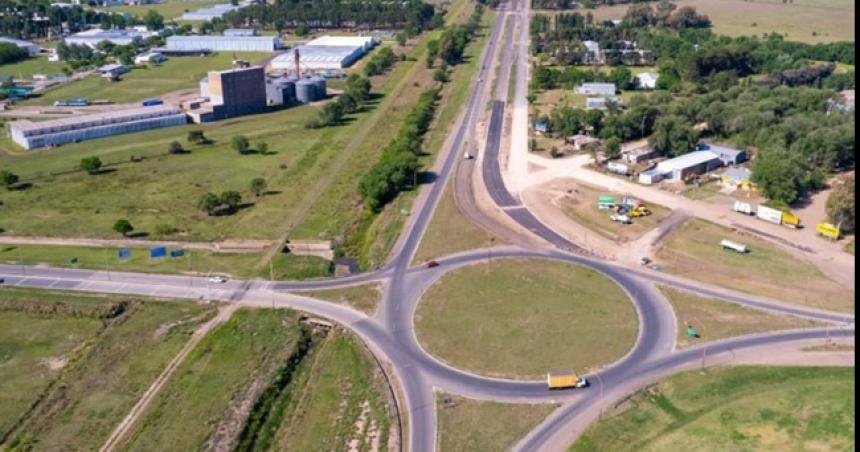 Cortan el traacutensito en el acceso al Aeropuerto