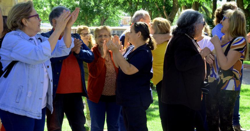 Realizaron un abrazo simboacutelico al Hospital Lucio Molas