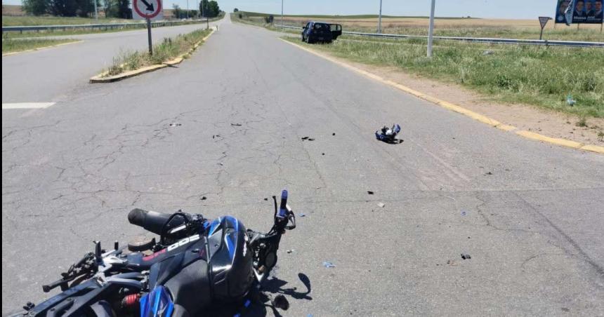 Chocaron una moto y un auto en el cruce de las rutas 5 y 7