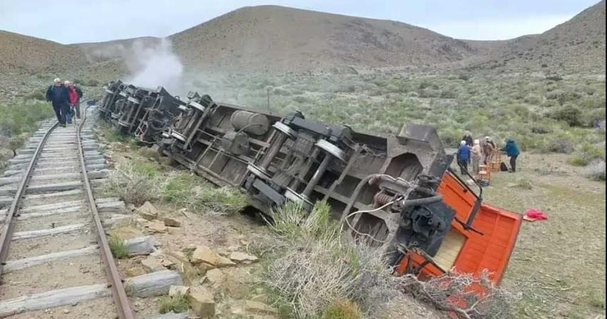 Cuatro heridos al descarrilar el histoacuterico tren La Trochita