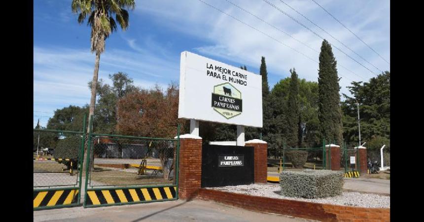 Reclaman porque Carnes Pampeanas cortoacute el servicio de traslado hasta el frigoriacutefico